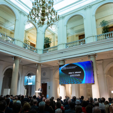 Allan Johnson receives the Young Investigator Award of the Real Sociedad Española de Física (RSEF) — Fundación BBVA